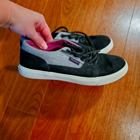 DC Shoes - Picture 2 of 3